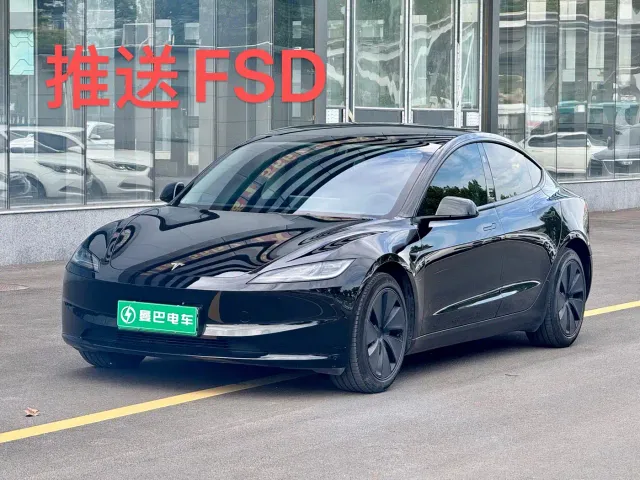 Tesla Model 3 — Фото автомобиля 2
