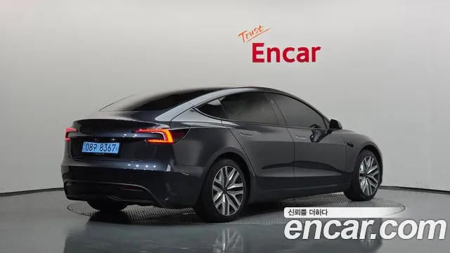 Tesla Model 3 — Фото автомобиля 2