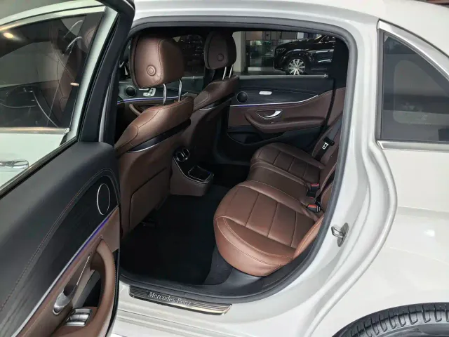 Mercedes-Benz E-Class — Фото автомобиля 9