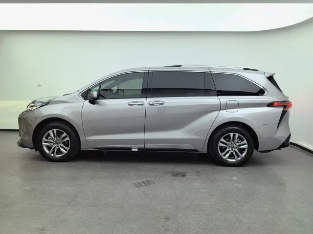 Toyota Sienna — Фото автомобиля 8