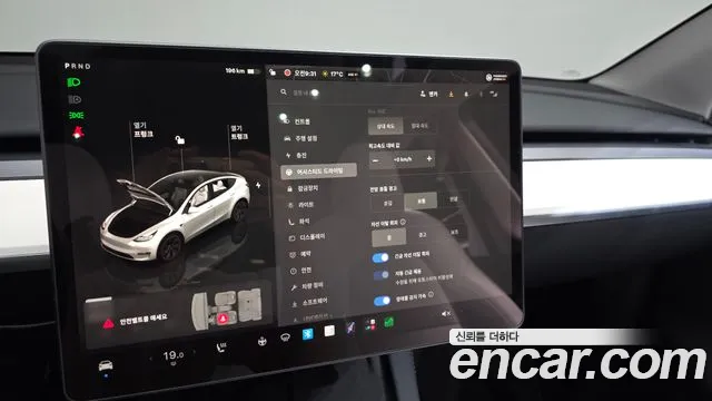 Tesla Model Y — Фото автомобиля 28