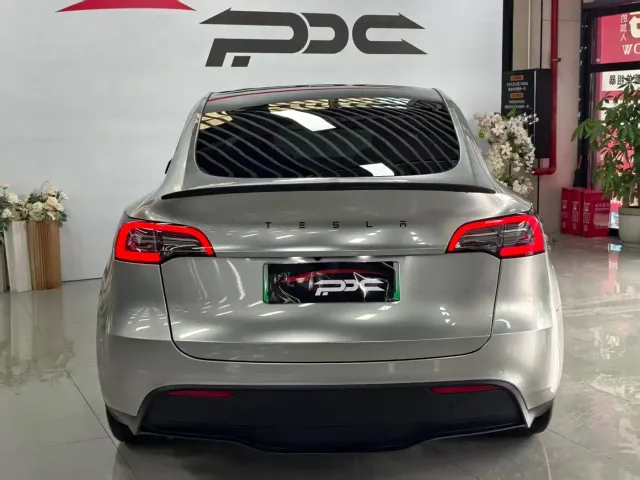 Tesla Model Y — Фото автомобиля 23