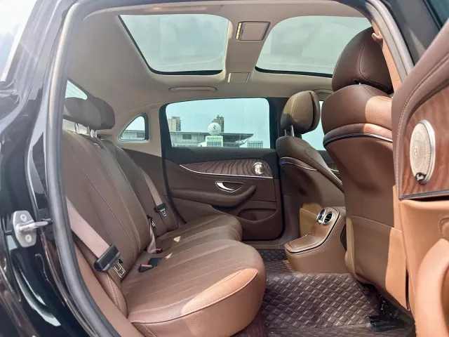 Mercedes-Benz E-Class — Фото автомобиля 8
