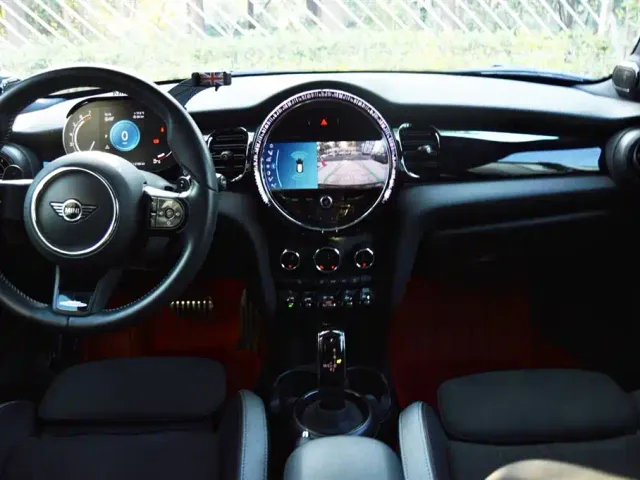 MINI Hatch — Фото автомобиля 14