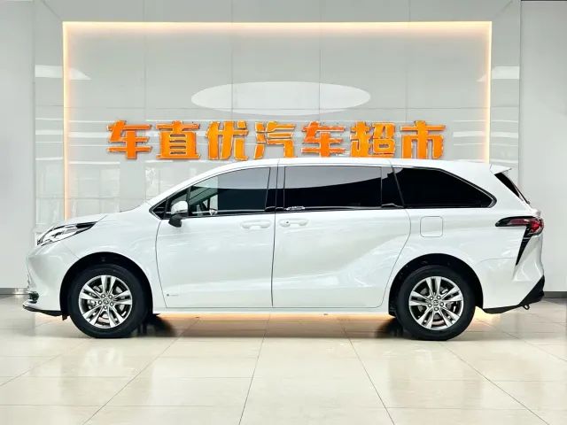 Toyota Sienna — Фото автомобиля 4