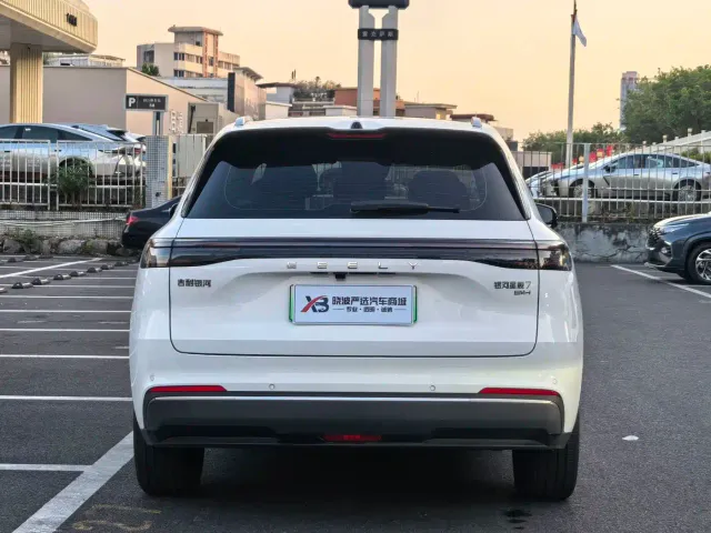 Geely Galaxy Starship 7 EM-i — Фото автомобиля 8