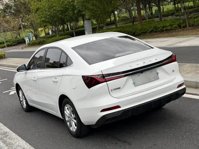 Roewe i5 — Фото автомобиля 4