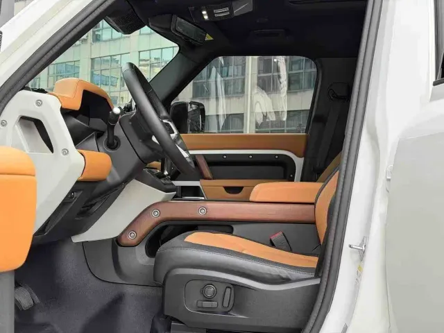 Land Rover Defender — Фото автомобиля 8