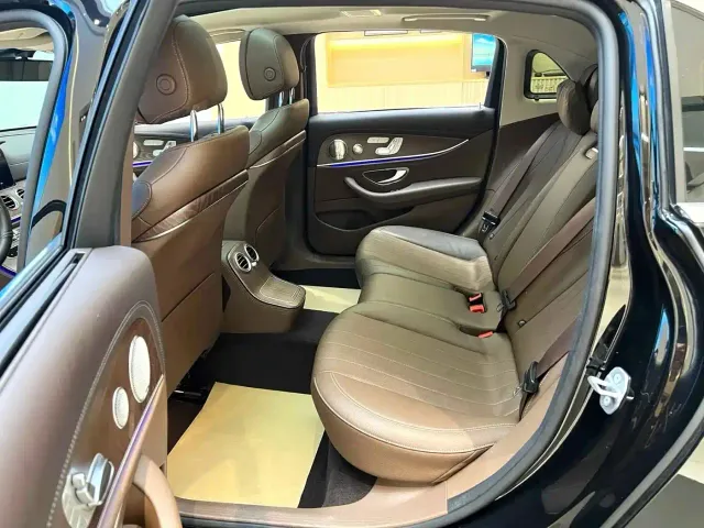 Mercedes-Benz E-Class — Фото автомобиля 6
