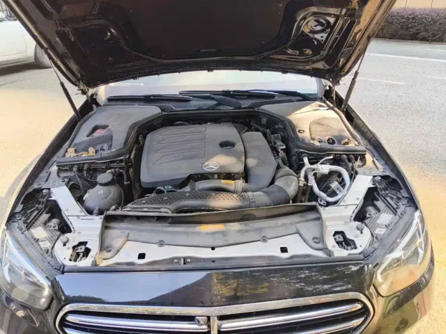 Mercedes-Benz E-Class — Фото автомобиля 3