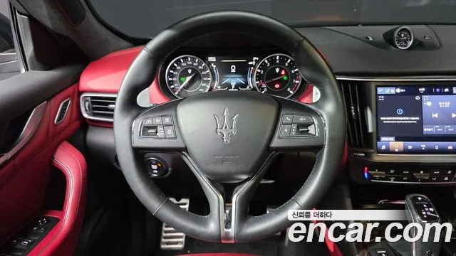Maserati Levante — Фото автомобиля 15