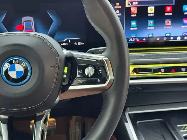 BMW i7 — Фото автомобиля 16