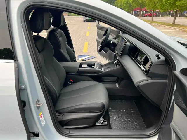 BYD Qin L — Фото автомобиля 11