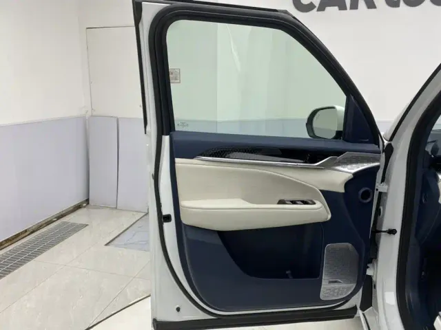 ZEEKR Zeekr 009 2024 6-seat Executive AWD 108kWh — Фото автомобиля 16