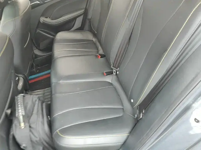 Roewe i5 — Фото автомобиля 16