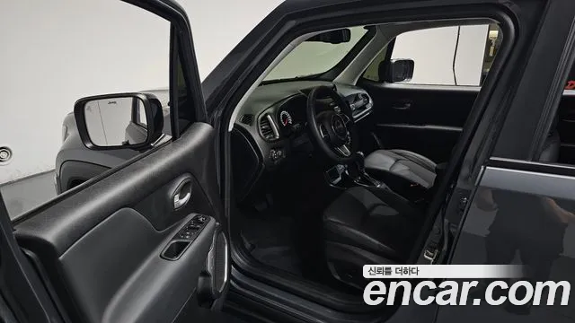 Jeep Renegade — Фото автомобиля 7
