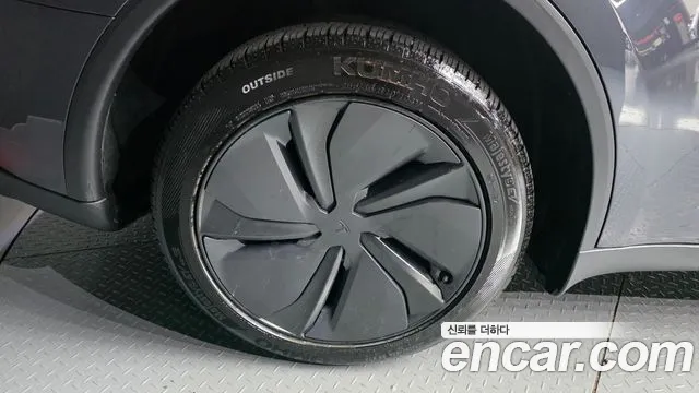Tesla Model Y — Фото автомобиля 5