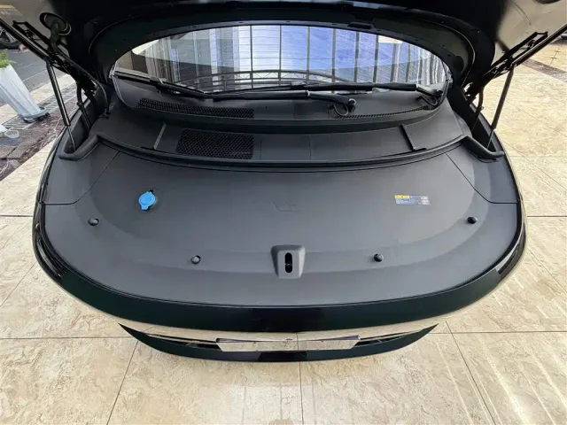 Li Auto i8 — Фото автомобиля 19