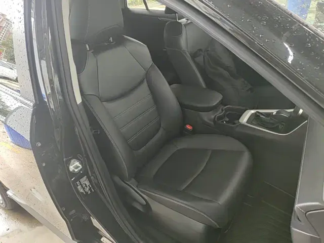 Toyota RAV4 — Фото автомобиля 24