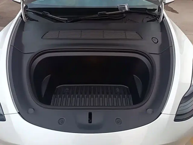Tesla Model Y — Фото автомобиля 19