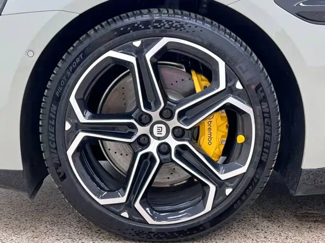 Xiaomi SU7 — Фото автомобиля 9