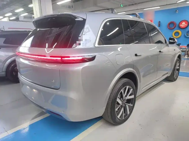 Li Auto L8 — Фото автомобиля 6