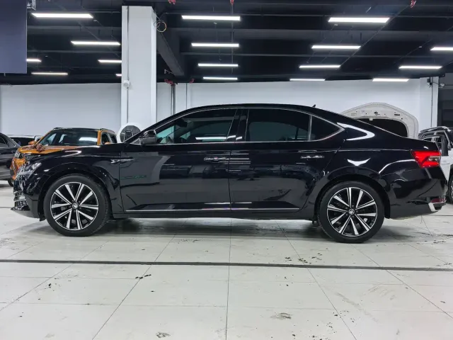 Skoda Superb — Фото автомобиля 7