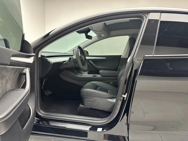 Tesla Model Y — Фото автомобиля 7