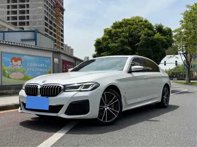 Фотография автомобиля — BMW 5 Series