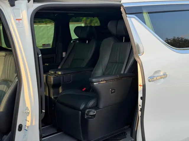 Toyota Vellfire — Фото автомобиля 11