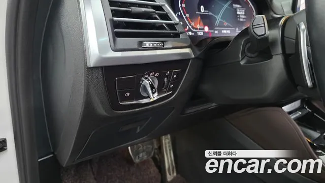 BMW X4 xDrive20i M Sport — Фото автомобиля 26