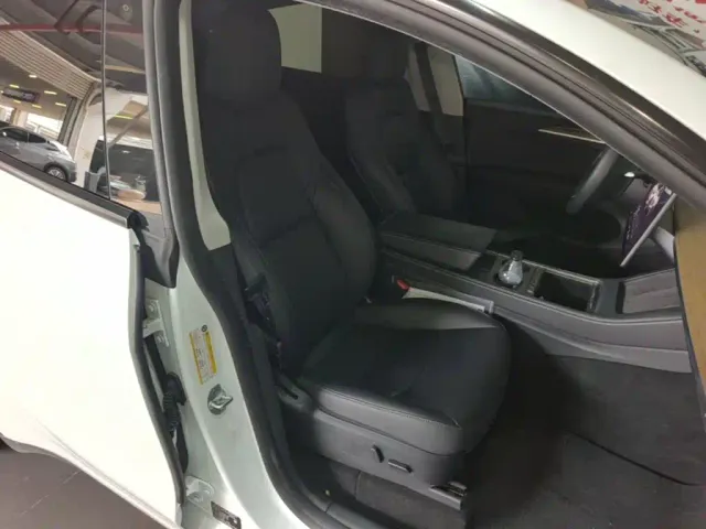 Tesla Model Y — Фото автомобиля 24