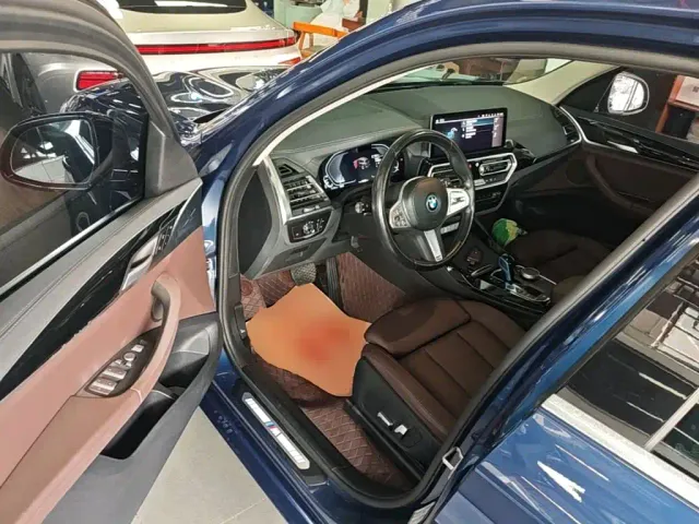BMW iX3 — Фото автомобиля 15