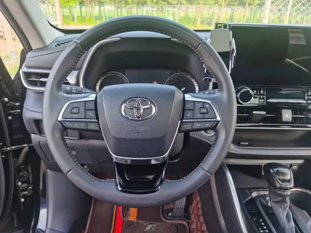 Toyota Highlander — Фото автомобиля 8
