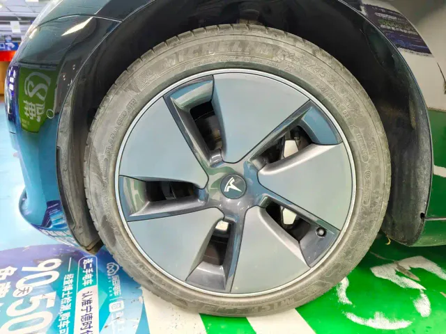Tesla Model 3 — Фото автомобиля 3
