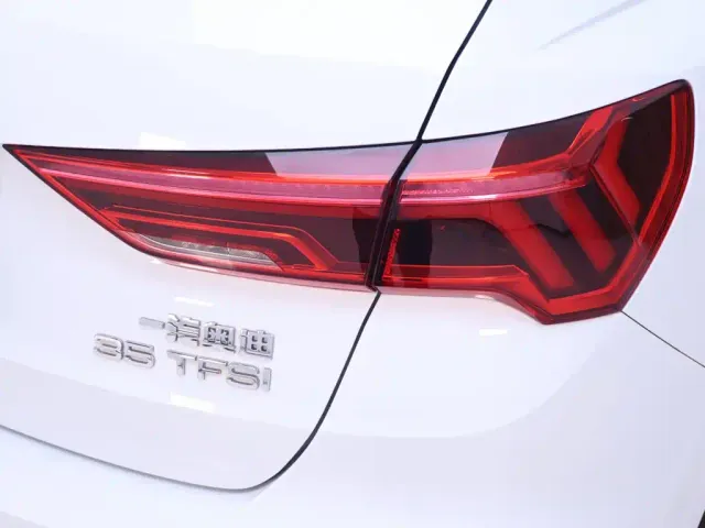 Audi Q3 — Фото автомобиля 9