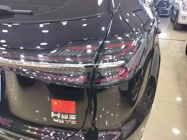 Hongqi HS5 — Фото автомобиля 7