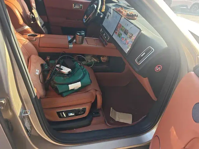 Li Auto L8 — Фото автомобиля 8