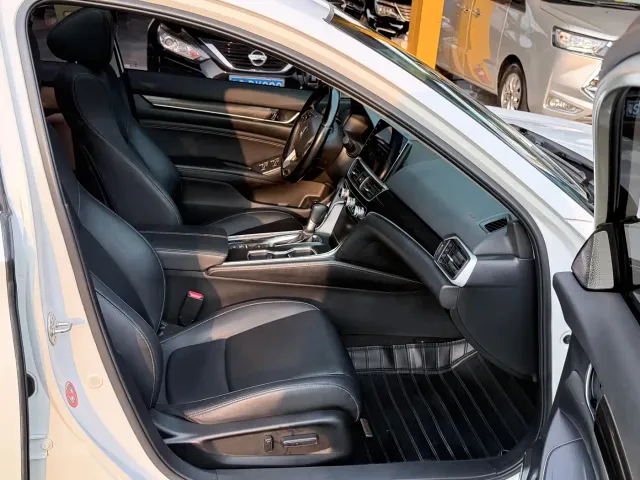 Honda Accord — Фото автомобиля 9
