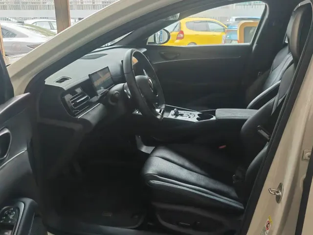 BYD Seal 06 New Energy 2025 DM-i Smart Drive Edition 120KM Luxury — Фото автомобиля 9