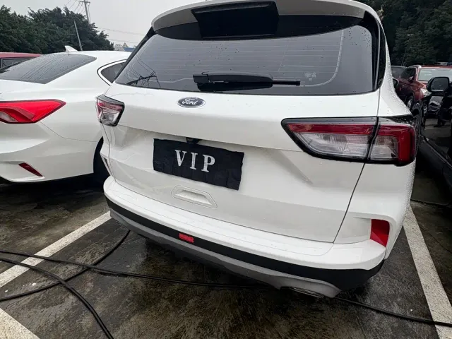 Ford Escape — Фото автомобиля 16