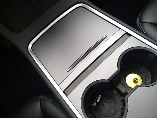 Tesla Model Y — Фото автомобиля 8