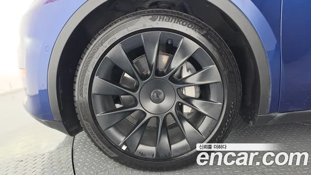 Tesla Model Y — Фото автомобиля 5