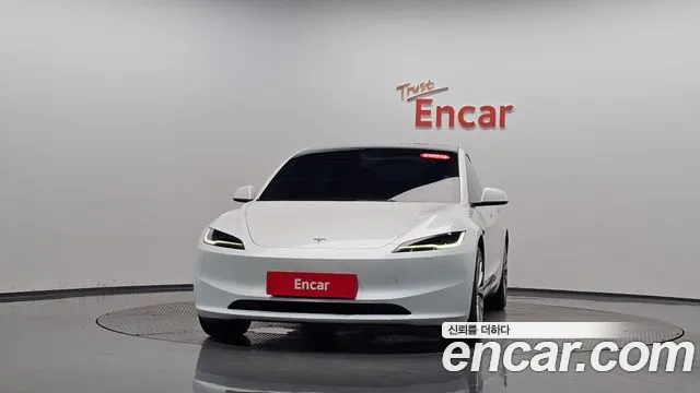 Tesla Model 3 — Фото автомобиля 2