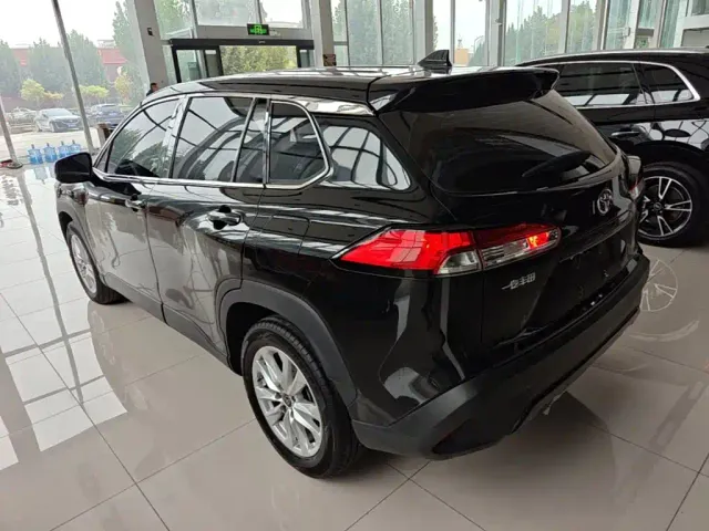 Toyota Corolla Cross — Фото автомобиля 4