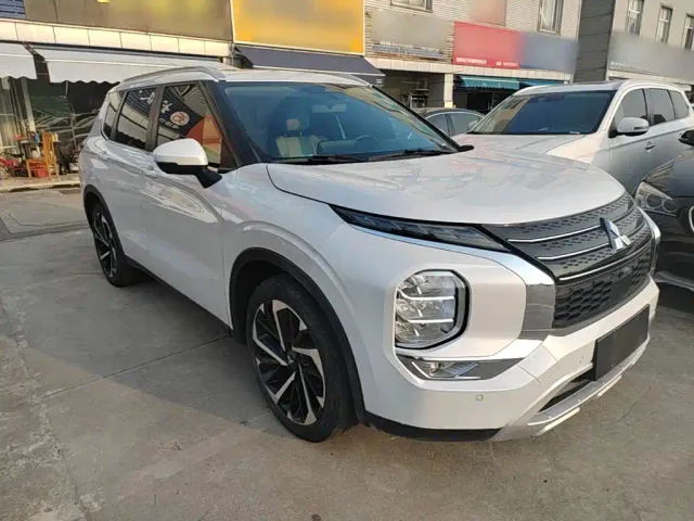 Mitsubishi Outlander — Фото автомобиля 3