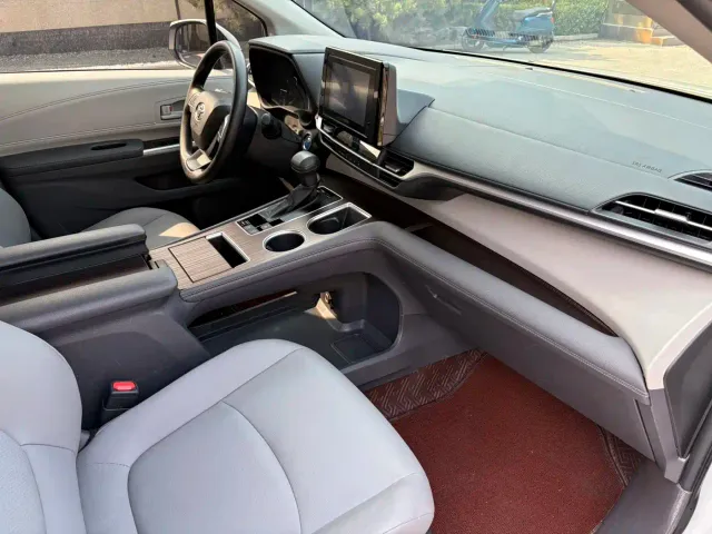 Toyota Granvia — Фото автомобиля 17