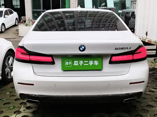 BMW 5 Series — Фото автомобиля 3