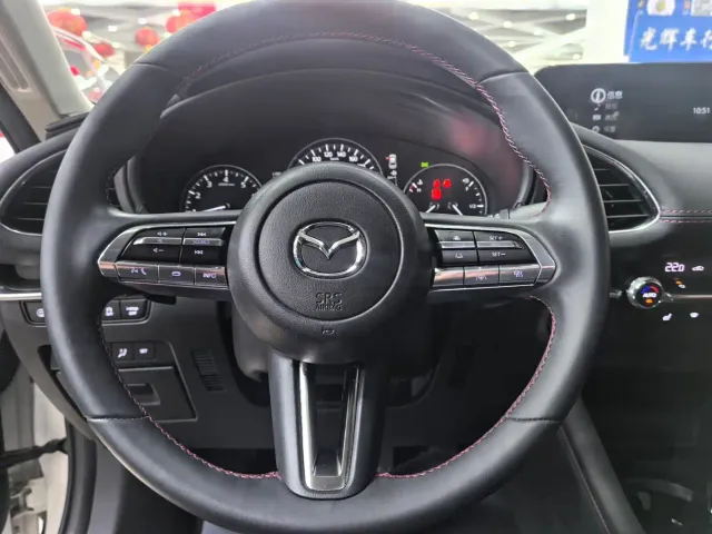 Mazda Axela — Фото автомобиля 14