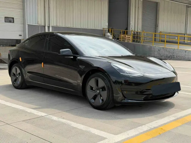 Tesla Model 3 — Фото автомобиля 3